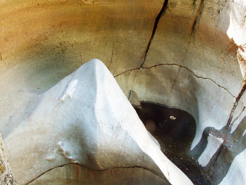 Sukulanrakan Hiidenkirnut (Giant's Kettle, Sukulanrakka)